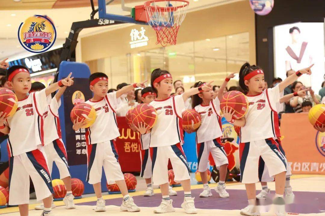 开云网站-包含特色篮球元素融入校园艺术节，促进文化教育融合的词条
